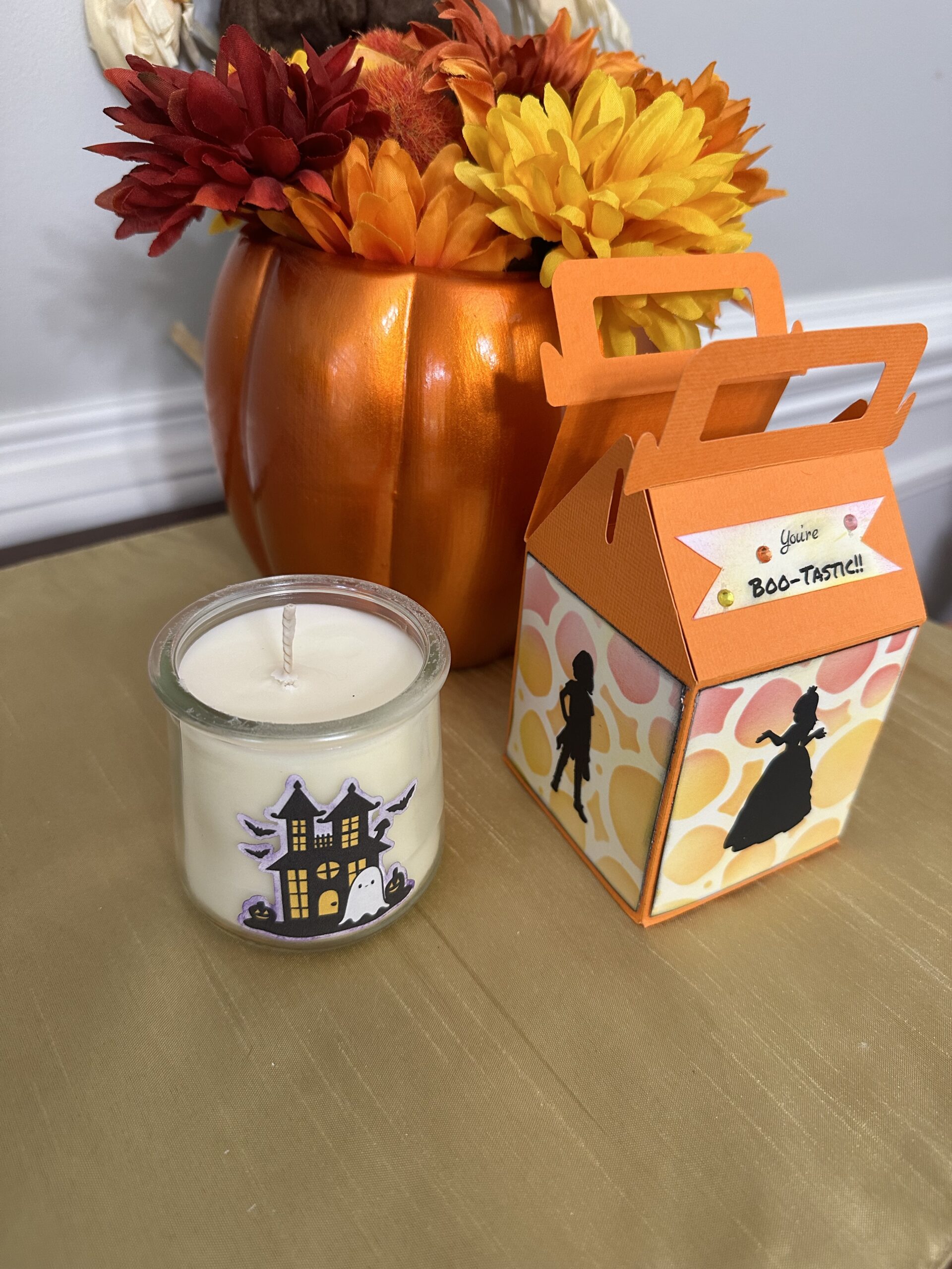 MAKE THIS EASY DIY HALLOWEEN Gift Box Using Your CRICUT!